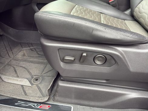 Used 2024 Chevrolet Silverado 1500 ZR2 w/ Technology Package AWD/4WD image 27