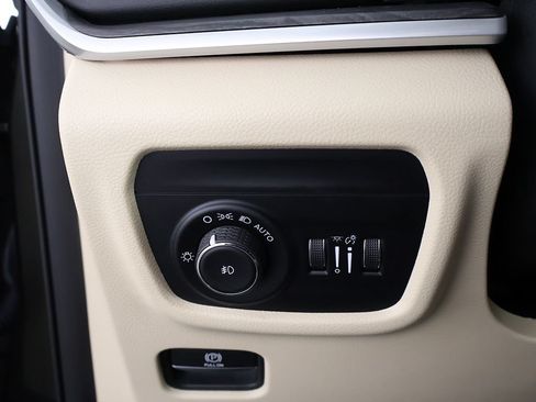 Used 2021 Jeep Grand Cherokee L Limited AWD/4WD image 45