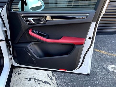 New 2025 Porsche Macan image 29