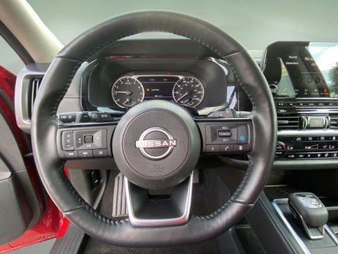 Used 2023 Nissan Pathfinder SL AWD/4WD image 9