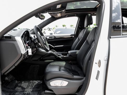 Used 2016 Porsche Cayenne AWD/4WD image 3