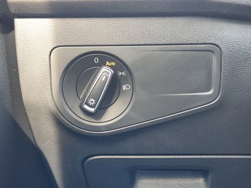 Used 2018 Volkswagen Tiguan SE FWD image 23