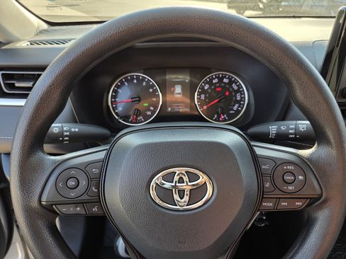 Used 2022 Toyota RAV4 LE image 22