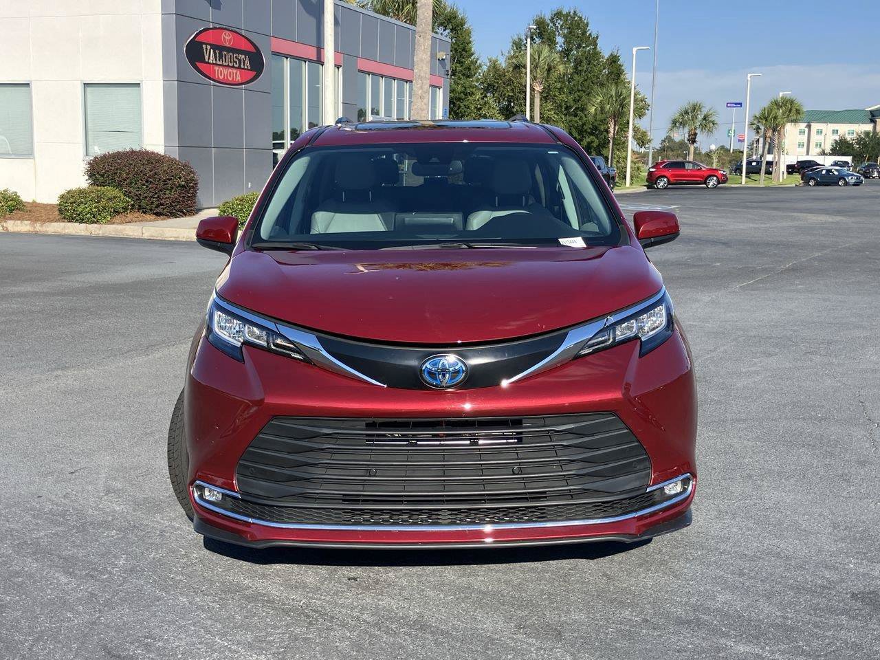 Used 2023 Toyota Sienna XLE FWD image 8