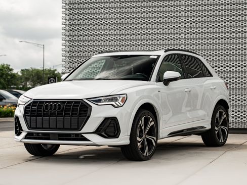Certified 2023 Audi Q3 2.0T Premium Plus w/ Premium Plus Package AWD/4WD image 7