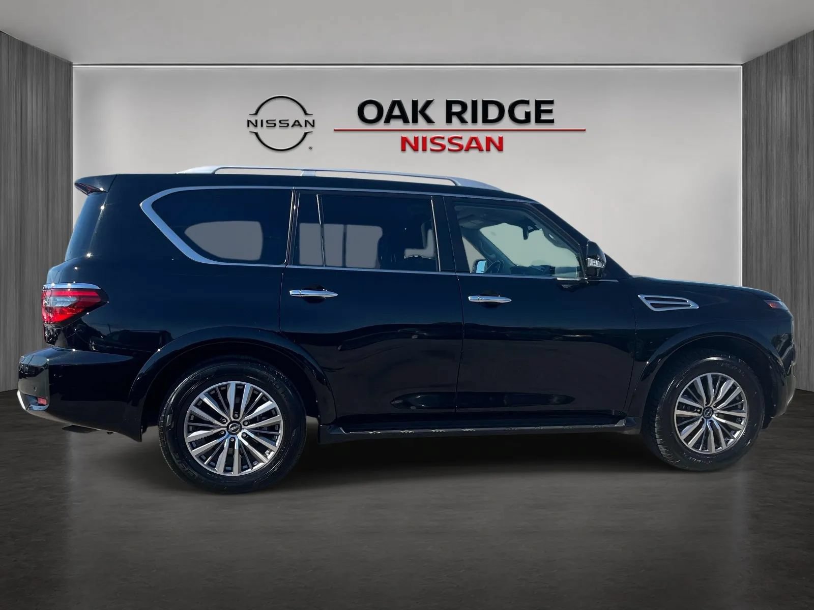 Used 2024 Nissan Armada SL w/ Captain's Chairs Package AWD/4WD image 2