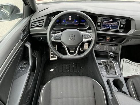 Used 2024 Volkswagen Jetta Sport image 9