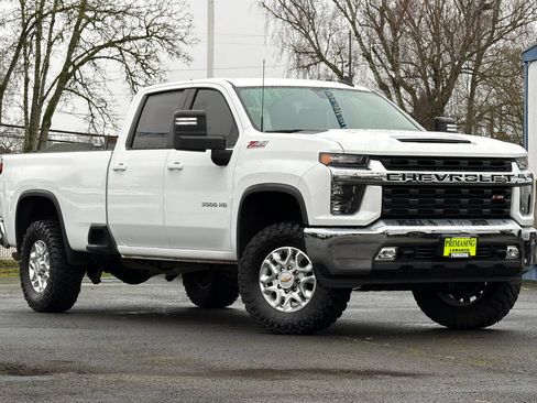 Used 2022 Chevrolet Silverado 3500 LT w/ Convenience Package image 2