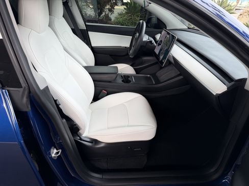 Used 2021 Tesla Model Y Long Range image 12