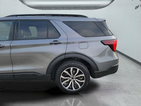 Used 2025 Ford Explorer ST-Line image 6