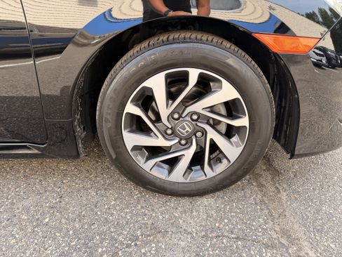 Used 2018 Honda Civic EX image 10