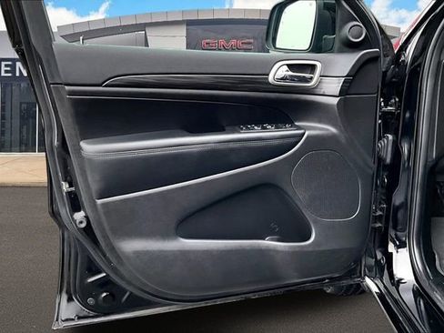 Used 2019 Jeep Grand Cherokee Altitude image 17