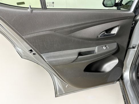 Used 2025 Buick Envista Sport Touring image 25