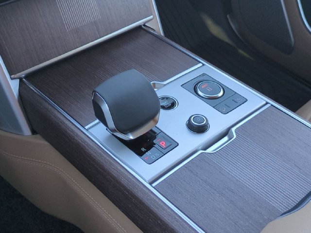 New 2027 Land Rover Range Rover Long Wheelbase Autobiography AWD/4WD image 9
