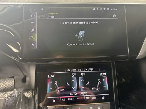 Used 2022 Audi e-tron Premium w/ Convenience Plus Package AWD/4WD image 8