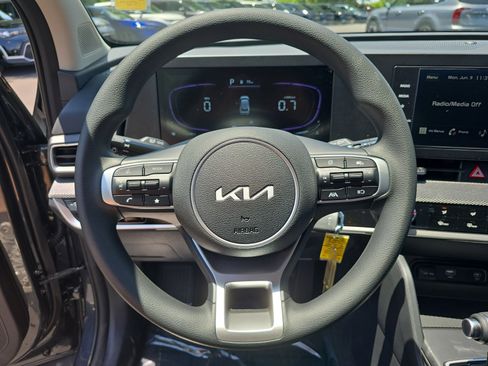 New 2025 Kia Sportage LX image 17