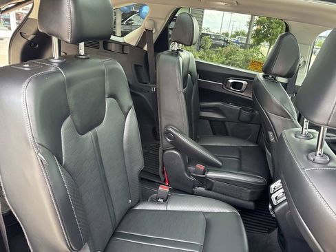 Used 2025 Kia Sorento EX w/ Panoramic Sunroof Package FWD image 10