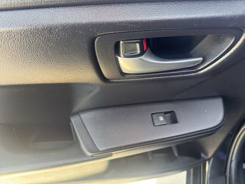 Used 2017 Toyota Camry SE image 11