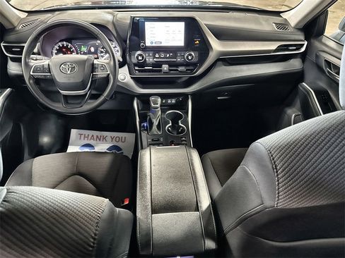 Used 2024 Toyota Highlander LE image 25