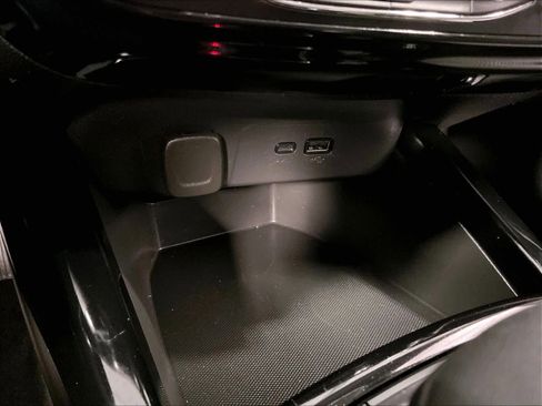 Used 2025 Chevrolet Trax LT w/ LT Convenience Package FWD image 26