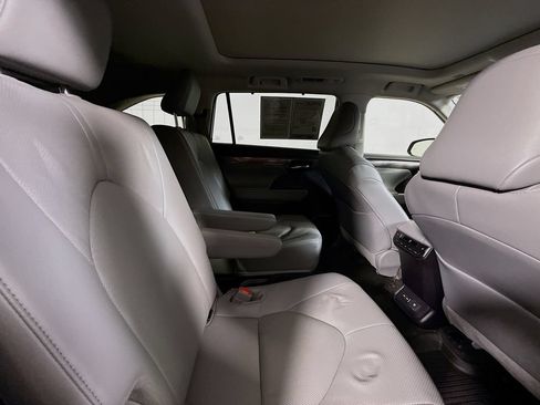 Certified 2025 Toyota Highlander Platinum AWD/4WD image 29