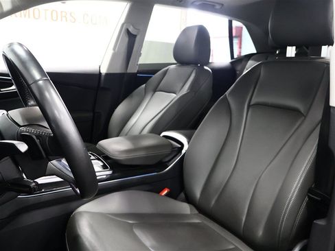 Used 2019 Audi Q8 Premium Plus w/ Premium Plus AWD/4WD image 10