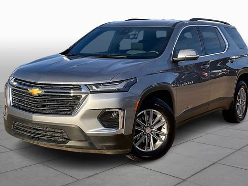 Certified 2023 Chevrolet Traverse LT w/ Rear Camera Mirror Package image 2