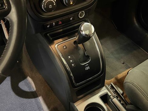 Used 2014 Jeep Patriot Latitude w/ Sun/Sound Group image 22