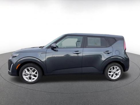 Used 2025 Kia Soul LX w/ LX Technology Package FWD image 8