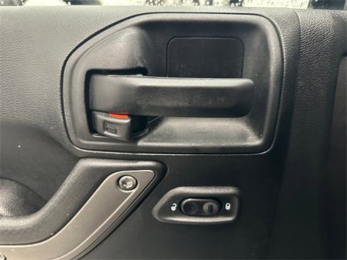 Used 2018 Jeep Wrangler Sport image 19