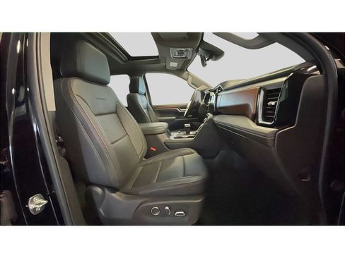 Used 2025 GMC Sierra 1500 Denali w/ Technology Package AWD/4WD image 17