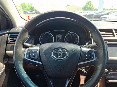 Used 2017 Toyota Camry SE w/ Moonroof Package FWD image 19
