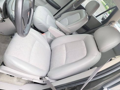 Used 2004 Saturn Vue 2WD V6 w/ Safe & Sound Pkg image 6