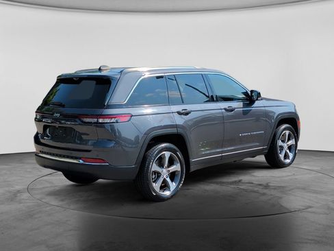 Used 2022 Jeep Grand Cherokee Limited 4xe w/ Luxury Tech Group II AWD/4WD image 7