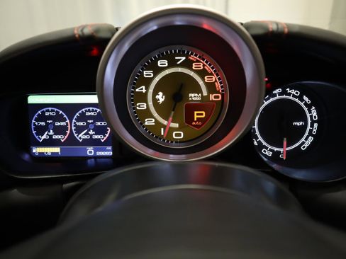 Used 2016 Ferrari California T RWD image 39