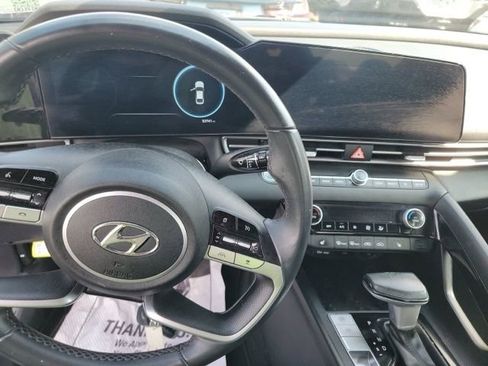 Used 2023 Hyundai Elantra SEL w/ Convenience Package image 11