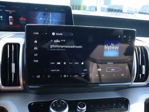 New 2025 Ford Expedition Active image 5