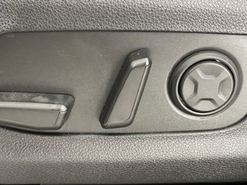 Used 2024 Kia Carnival SX image 34