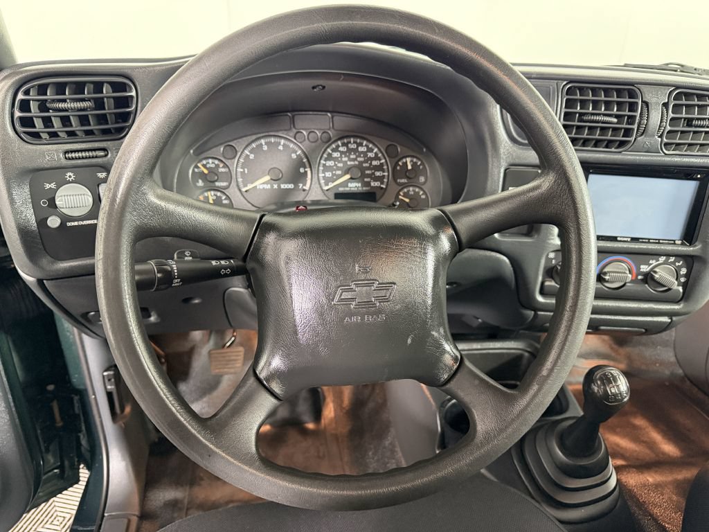 Used 2003 Chevrolet S10 Pickup 2WD Regular Cab image 21