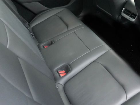 Used 2024 Tesla Model Y Long Range image 33