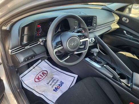 Used 2023 Hyundai Elantra SEL w/ Cargo Package FWD image 9