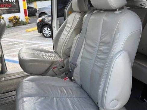 Used 2011 Toyota Sienna XLE image 11