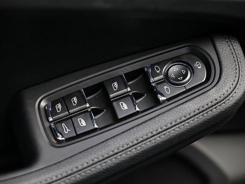 New 2026 Porsche Macan image 22