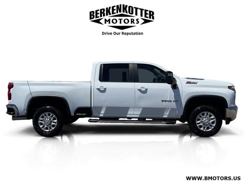 Used 2023 Chevrolet Silverado 2500 LT w/ Convenience Package AWD/4WD image 2