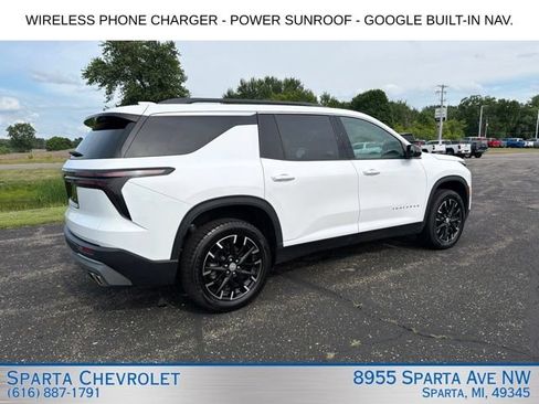 Used 2025 Chevrolet Traverse LT w/ Sun and Wheel Package AWD/4WD image 3
