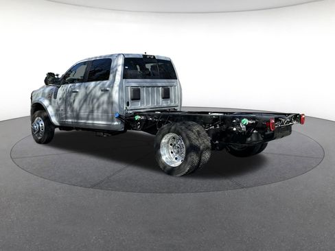New 2026 RAM 4500 4x4 Crew Cab DRW image 3