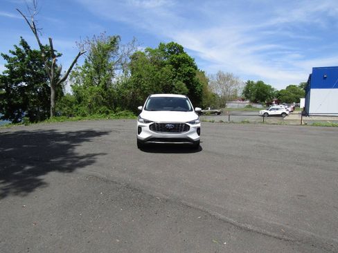 Used 2024 Ford Escape Platinum AWD/4WD image 9