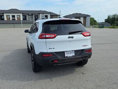 Used 2016 Jeep Cherokee Trailhawk w/ Comfort/Convenience Group AWD/4WD image 6