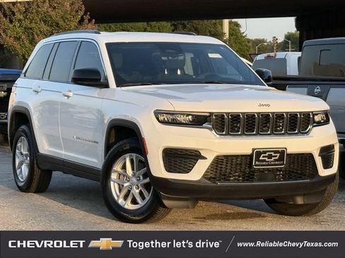 Used 2025 Jeep Grand Cherokee Laredo X RWD image 2
