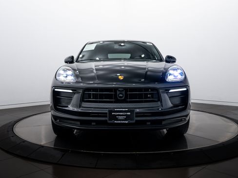 Certified 2025 Porsche Macan image 10